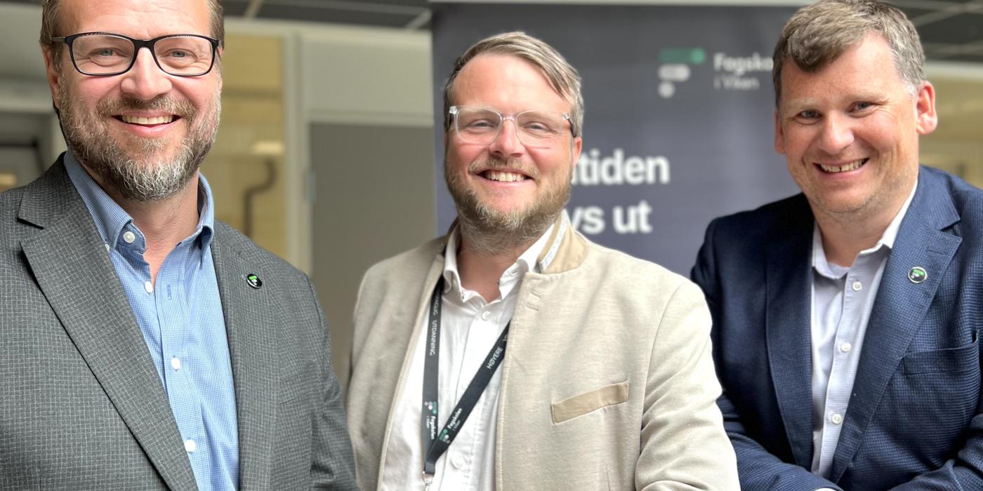 Fra venstre Nils Ivar Pedersen, Prorektor Fagskolen i Viken vest, Espen Berg, leder for konseptutvikling og internasjonalisering og Eirik Hågensen rektor Fagskolen i Viken.